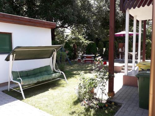 Kert, Beatrix Üdülőház (Beatrix Udulohaz) in Balatonberény