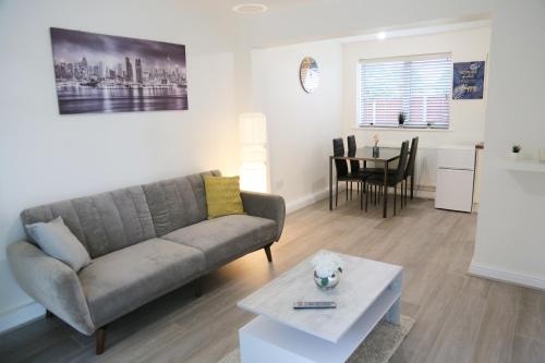 Gorgeous Ground Floor Apartment + Free Parking, , Greater Manchester