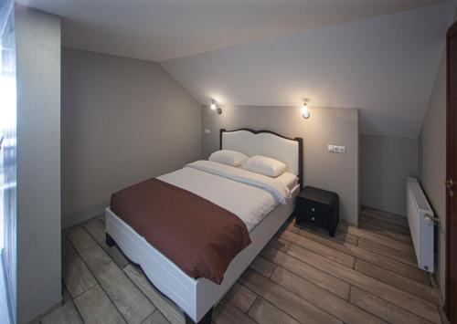 Biplan Hotel - image 9