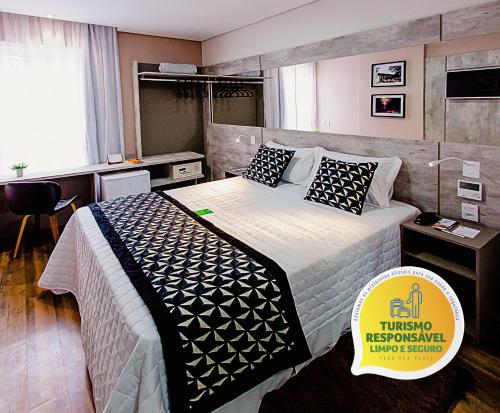 1 double bed, 2 twin beds
