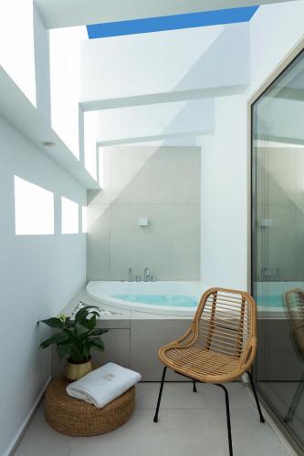 Mirabile Luxury Suites Room Type - Honey suite with spa bath