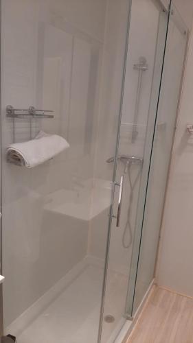Skol 337B by Completely Marbella