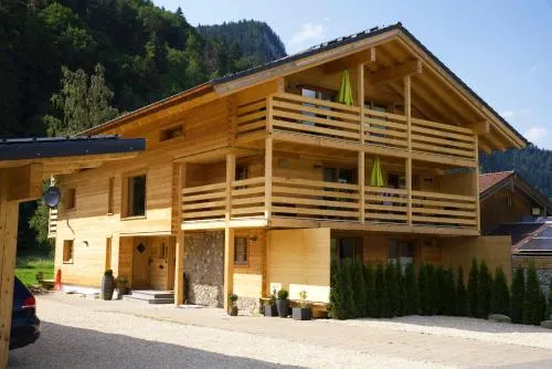 Leos Alpenchalet - inclusive Sommer Bergbahnticket und E-Auto Ladestation in Oberstdorf, Deutschland