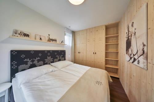 2 bedrooms, 3 beds