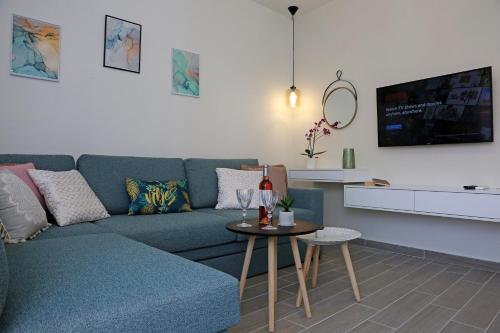 Under the Aqueduct boutique house