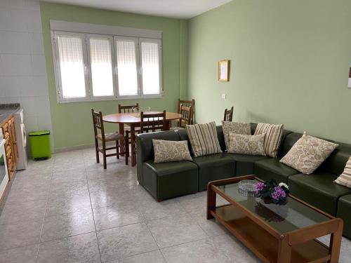 2 bedrooms, 3 beds