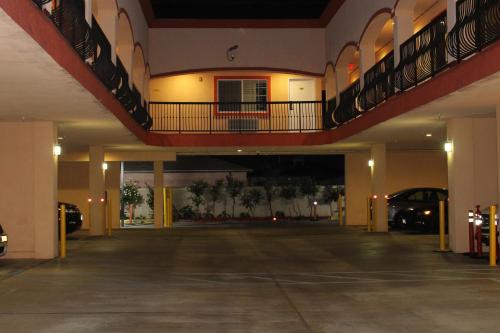 ERTH INN by AGA Maywood – Maywood, CA