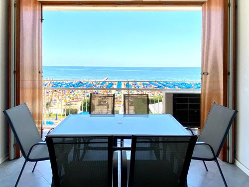 Fronte mare stupenda terrazza Piramide Jesolo Lido Carraro Immobiliare - Family Apartments