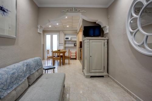 Hotel Rosa in Les Marines Beach