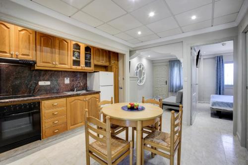 Kitchen, Hotel Rosa in Les Marines Beach