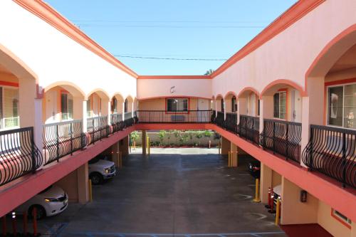 Scottish Inns Maywood – Maywood, CA