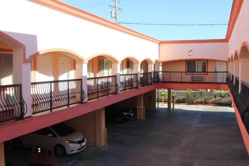 Scottish Inns Maywood – Maywood, CA