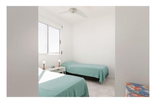 Belo Apto com churrasqueira a 100m da Praia