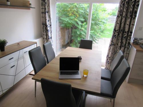 The Cambridge Suites - Tas Accommodations in Cherry Hinton