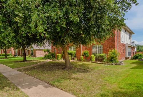 Frisco finest home, large, pool, no parties! in Frisco, USA