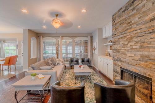 Frisco finest home, large, pool, no parties! in Frisco, USA