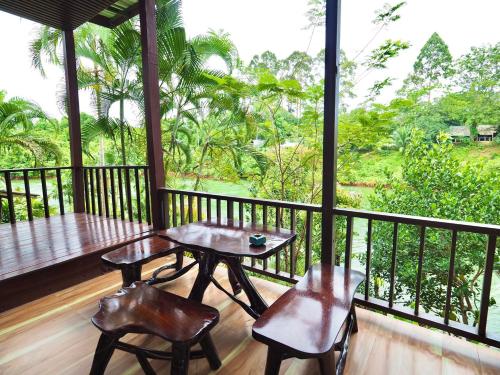 balcon/terrasse, Baan Pak Rim Kuen Resort near Ratchaprapha Dam