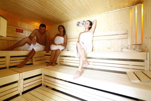 桑拿, 恩格爾酒店 (Stadthotel Engel) in 埃特林根