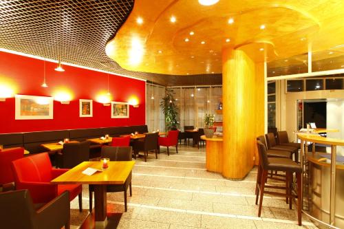 餐廳, 恩格爾酒店 (Stadthotel Engel) in 埃特林根