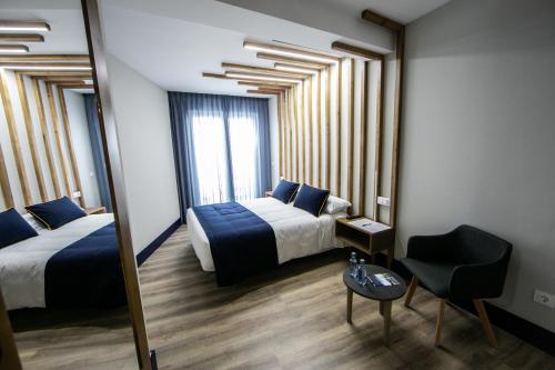 2 twin beds