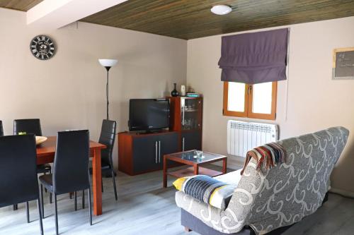 2 bedrooms, 5 beds