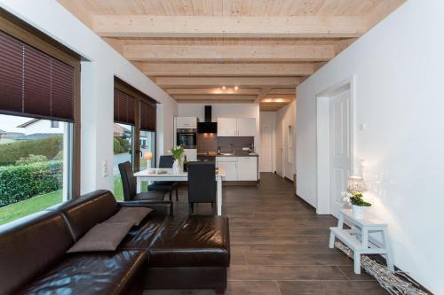 Moderne Ferienwohnung-Seenähe-Terrasse-Parkplatz-Wallbox-Fahrradparkplatz (Moderne Ferienwohnung-Seenahe-Terrasse-Parkplatz-Wallbox-Fahrradparkplatz) in Hürtgenwald