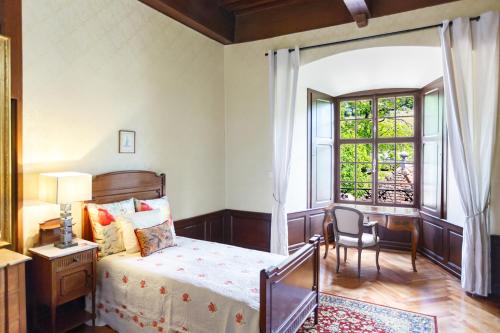 Antique apartment in the XV century Castle