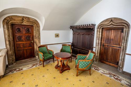 Antique apartment in the XV century Castle