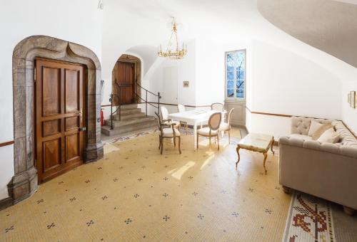 Antique apartment in the XV century Castle