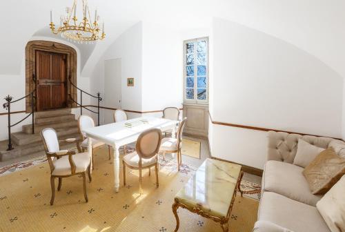 Antique apartment in the XV century Castle