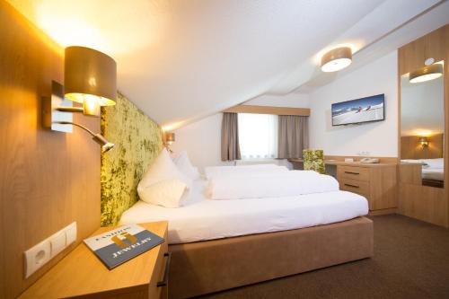 Riders In Room Type - Deluxe Double or Twin Room Riders In Room Type - Deluxe Double or Twin Room