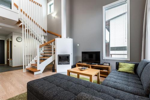 2 bedrooms, 5 beds