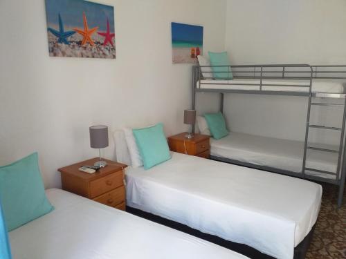 2 twin beds, 1 bunk bed