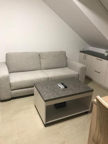 1 queen bed, 2 sofa beds