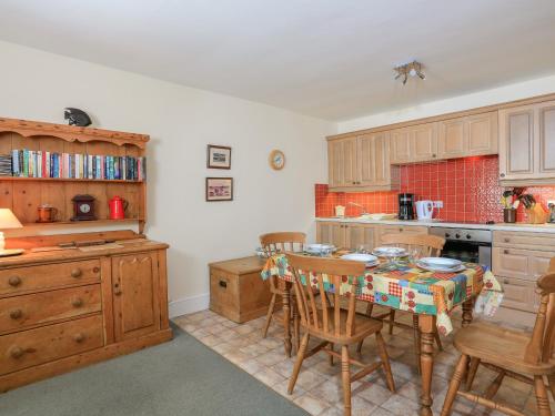 3 The Salcombe - image 8