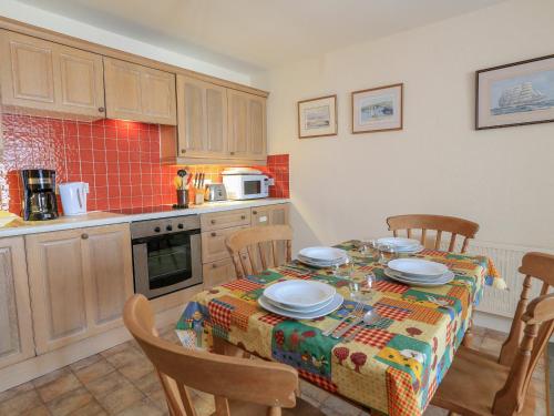 3 The Salcombe - image 10