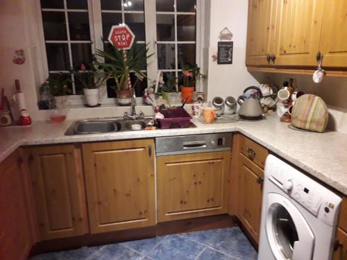 Kitchen, Double bedroom sleeps 1 or 2 with back garden view near Little Heath