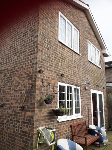 Garden, Double bedroom sleeps 1 or 2 with back garden view near Little Heath