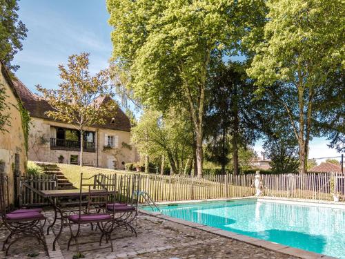 Peldbaseins, Mansion in Sourzac with Private Pool in Sourzac