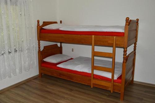 4-Bed Mixed Dormitory Room image 9