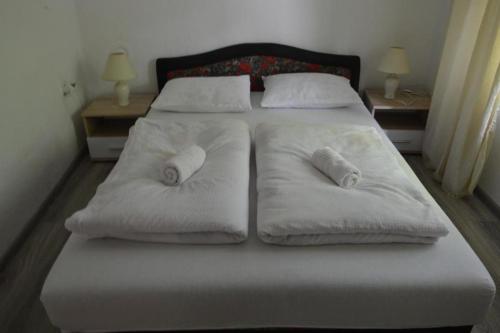 Double Room with Lake View image 1