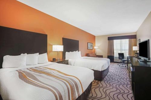 2 Queen Beds, One-Bedroom Suite, Non-Smoking