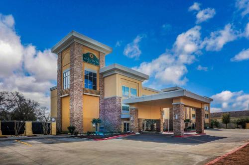 . La Quinta by Wyndham Beeville