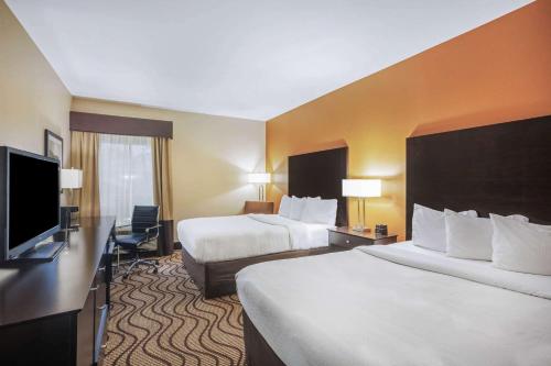 2 double beds