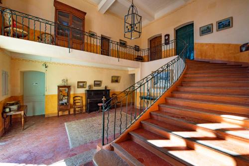 Ieeja, Location prestige 450 m2 dans Château en Provence (Location prestige 450 m2 dans Chateau en Provence) in Brue-Auriac