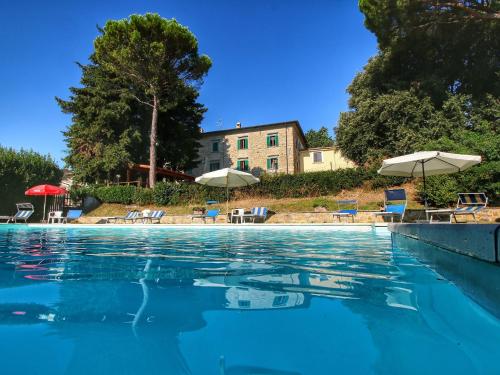  Stunning Farmhouse with Swimming Pool and Jacuzzi in Umbria, Pension in Gualdo Cattaneo