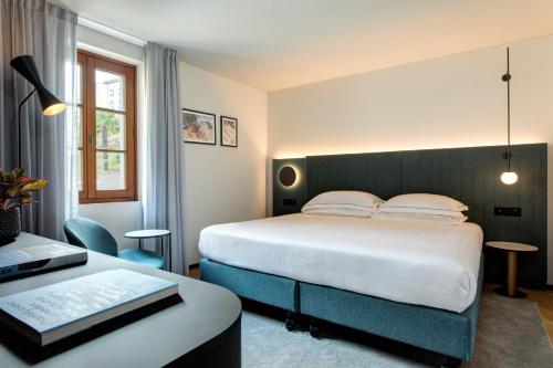 Double or Twin Room Plus with Air Conditioning image 10