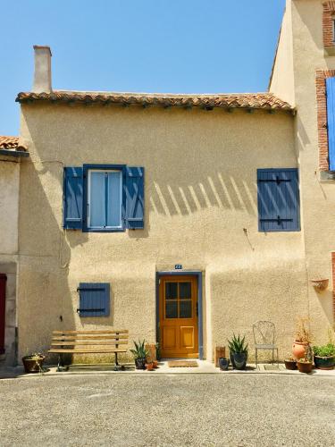#66 - Maison de village du 13ème siecle gîte à louer Brézilhac