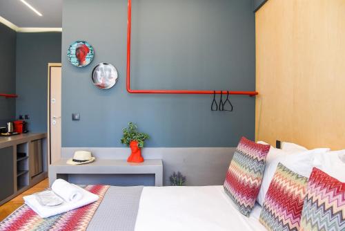 CentraL44 WoW CasuaL Suite-Ermou view, Афины