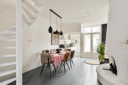 Large family house near station, A'dam and Bergen
